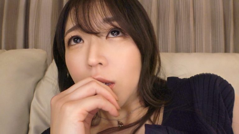 【旦那とはセックスレスですが…】実はヤる事はヤッてる元CAの美人人妻。いやらしい目つきでこちらを誘惑してきたので、ガッツリハメ倒してあげましょう！【初撮り】ネットでAV応募→AV体験撮影 2043