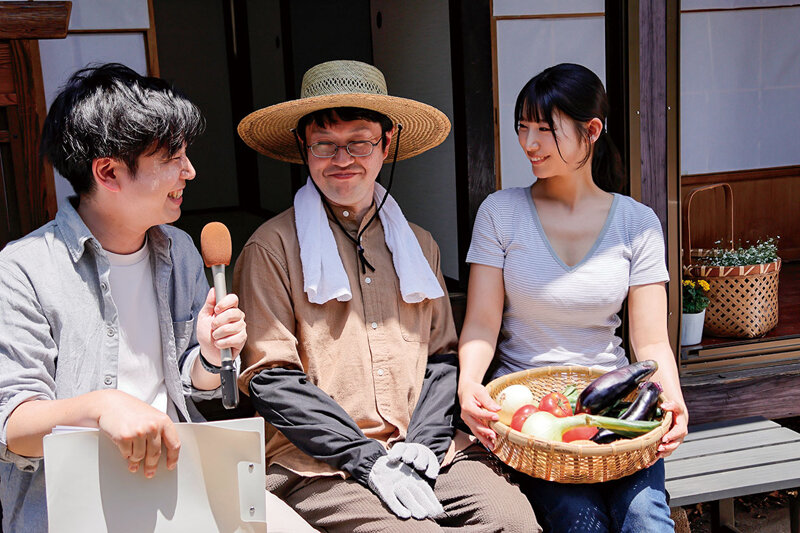地方に移住したご夫婦の暮らしぶりを取材中、刺激の無い田舎暮らしでアレがしたくて溜まりまくった奥さんが旦那に内緒で恥ずかしい性欲を密着カメラの前でさらけ出してくれました…。 宇流木さらら