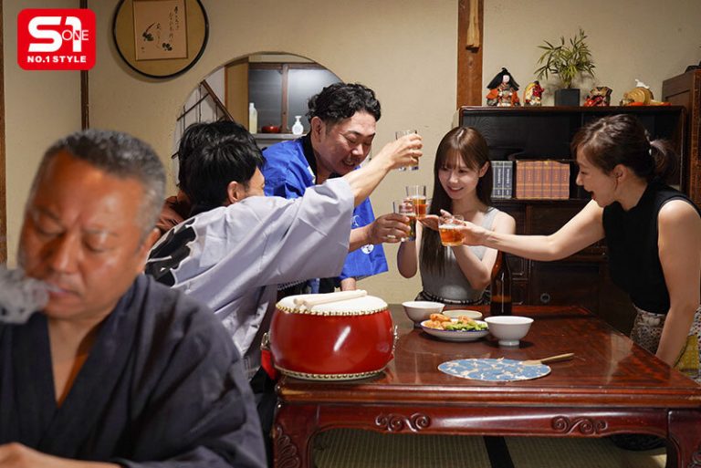 未だ夫婦で毎晩交わり、壁越しに聞こえる絶倫義父のピストン音…それにマン汁垂らす欲求不満嫁が遂に熟練チ●ポと衝動ズボズボ miru